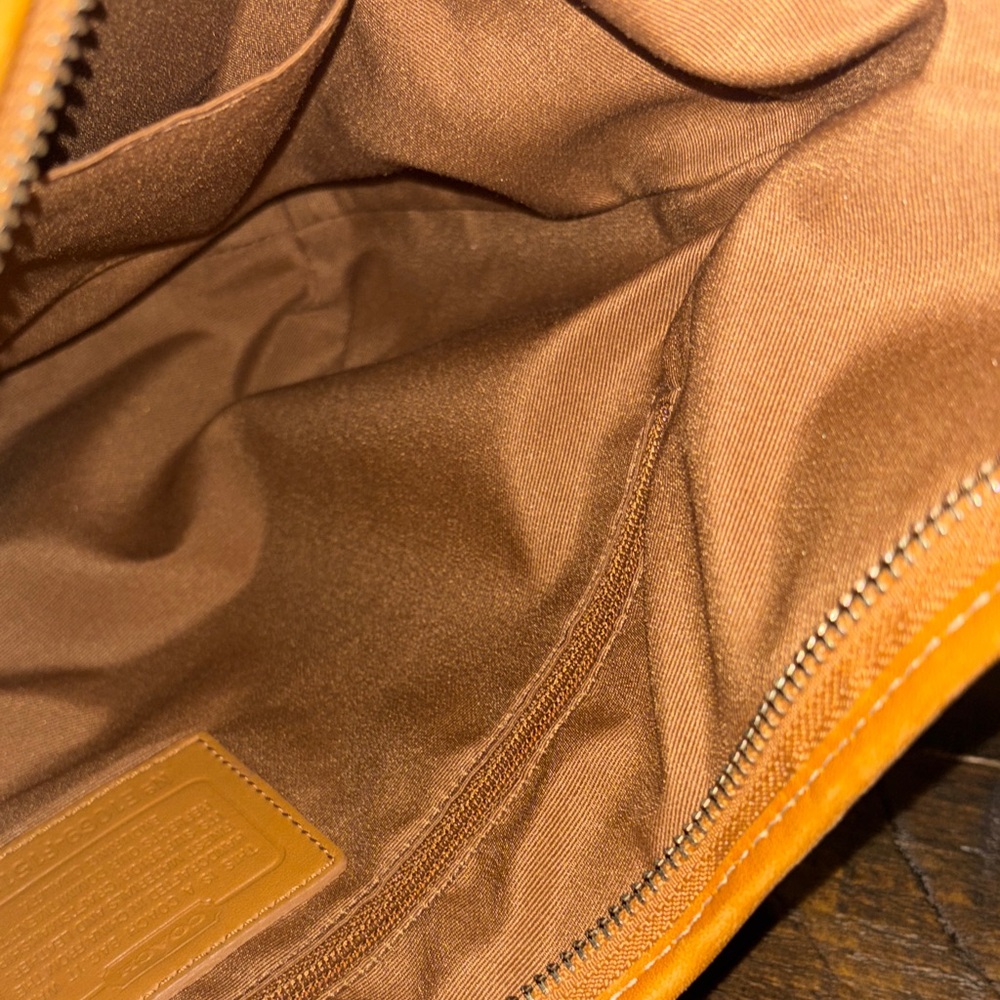 Coach 2010 collection Cream and Brown Shoulder Bag with Green Accent - Picture 11 of 12